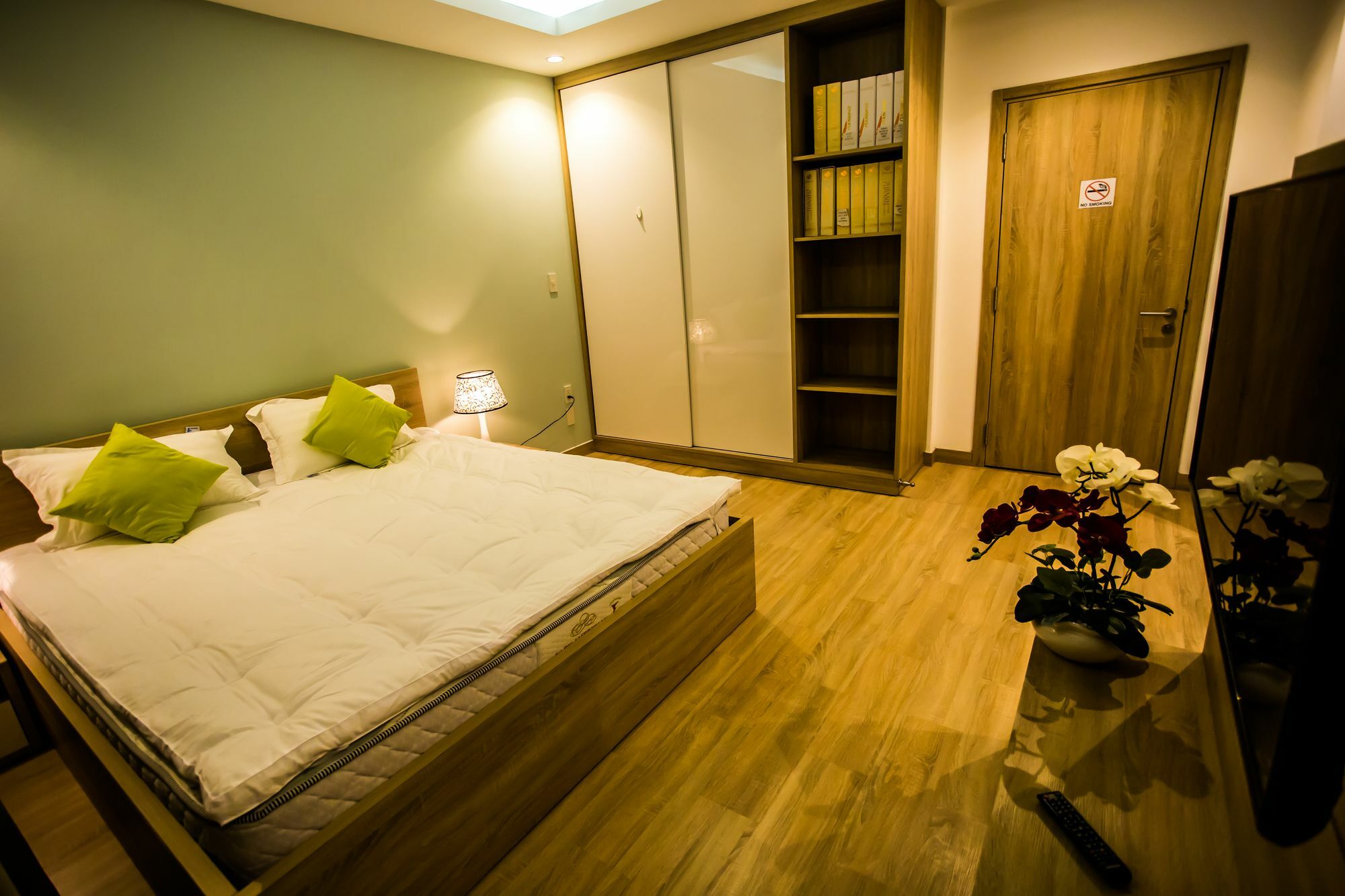 Golden Tree Apartments Хошимин Экстерьер фото